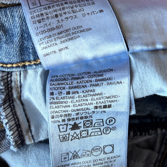 Levi's High Waisted Taper Jeans - Picture 10 of 12